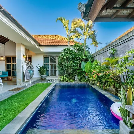 Private Suite In Balinese Pool Villa Near Echo Beach!
