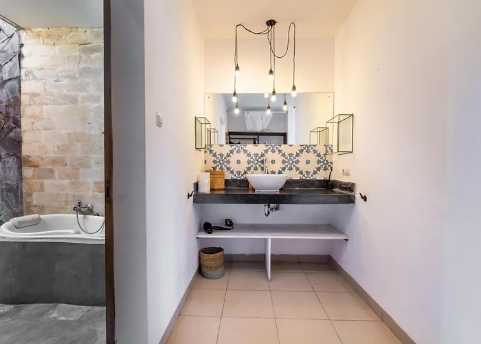 Azure 1 - Private In Shared Balinese Pool Near Echo Beach! Canggu