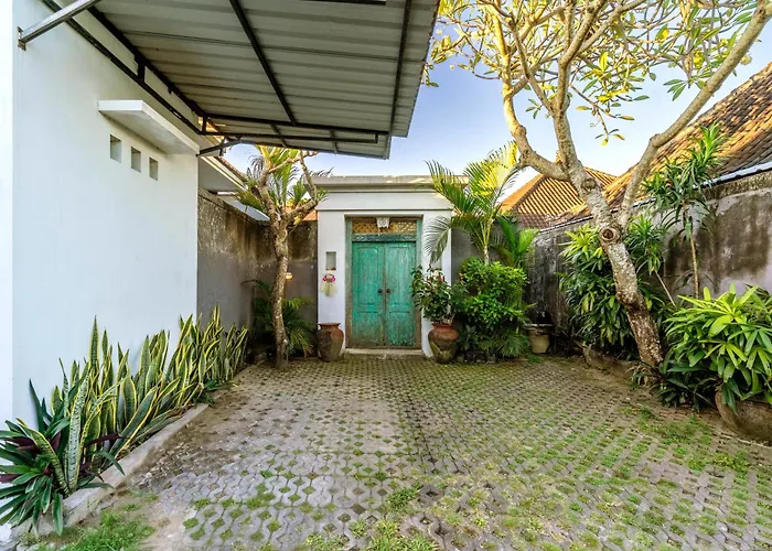Azure 1 - Private In Shared Balinese Pool Near Echo Beach! Séjour chez l'habitant Canggu