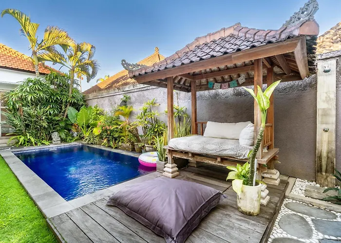 Azure 1 - Private In Shared Balinese Pool Near Echo Beach! Séjour chez l'habitant *