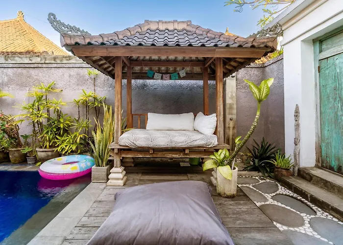 Azure 1 - Private In Shared Balinese Pool Near Echo Beach! Séjour chez l'habitant *