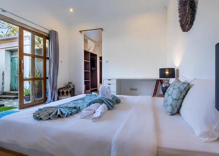 Azure 1 - Private In Shared Balinese Pool Near Echo Beach! Séjour chez l'habitant Canggu