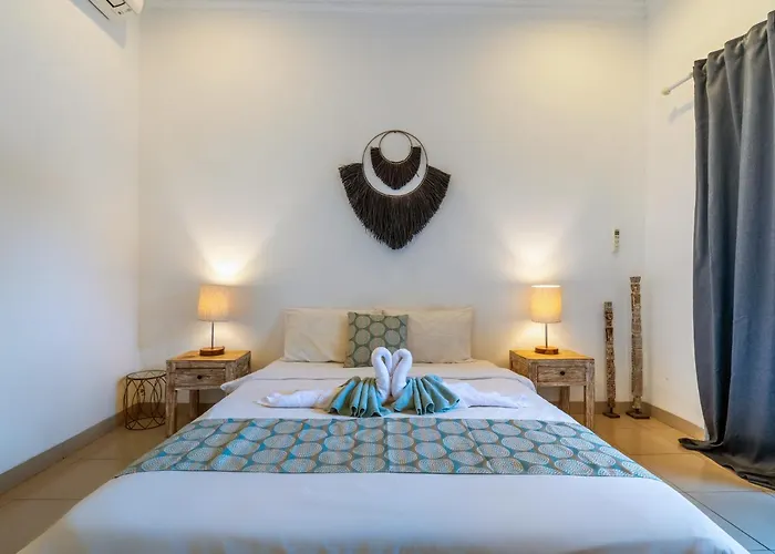Azure 1 - Private In Shared Balinese Pool Near Echo Beach!